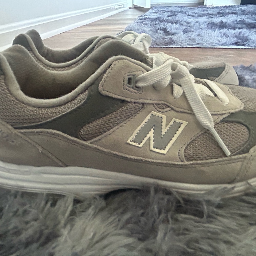 New Balance Kids Beige and White Sneakers